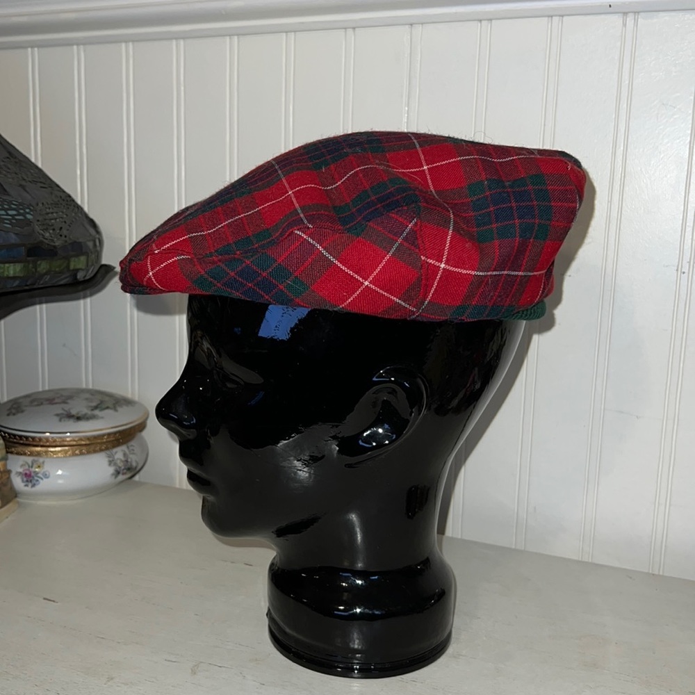 Highlander by Lochcarron Scotland 100% wool red tartan plaid news boy cap hat